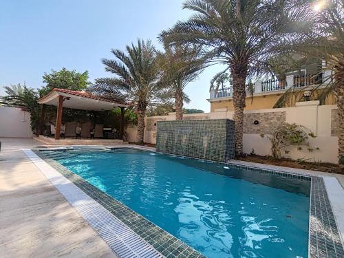 Royal Palazzo with private Pool and BBQ on Marina huge 7Bedroom Villa - image 7