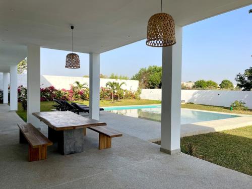 VILLA Moringa 5 chambres proche SALY in Sintian