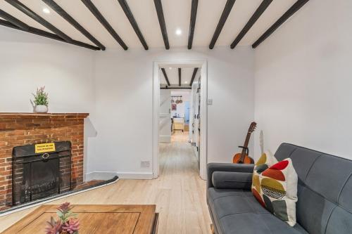 Re-locators & Contractors, Long Stays, 2-Bed Cottage in Sevenoaks, Parking in Sevenoaks
