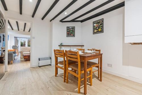 Seadmed, Re-locators & Contractors, Long Stays, 2-Bed Cottage in Sevenoaks, Parking in Sevenoaks
