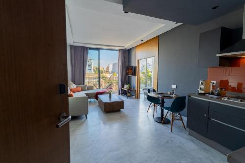 B-LIVING LUXURY APARTMENTS – khách sạn tại Cil