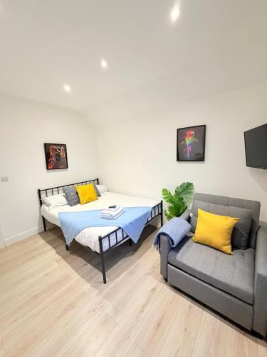 10 minutes to Camdem Town Suites - image 14