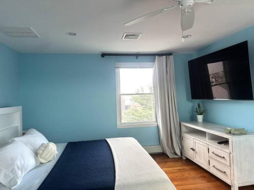Bright Lavallette 4BR Private Yard Walk to Beach - image 4