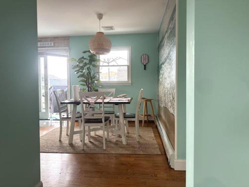Bright Lavallette 4BR Private Yard Walk to Beach - image 11