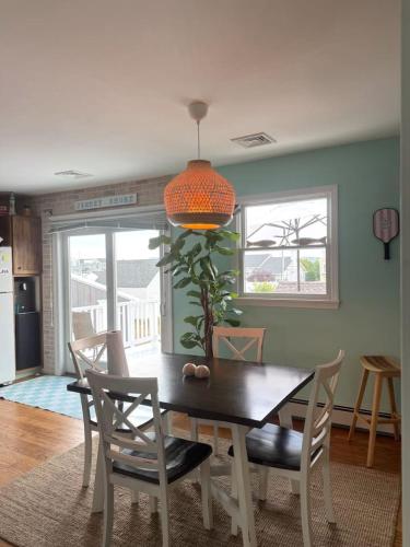 Bright Lavallette 4BR Private Yard Walk to Beach - image 10