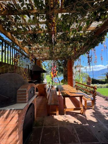 Guatemala Dreams Grand Chalet in 산 루카스 톨리만