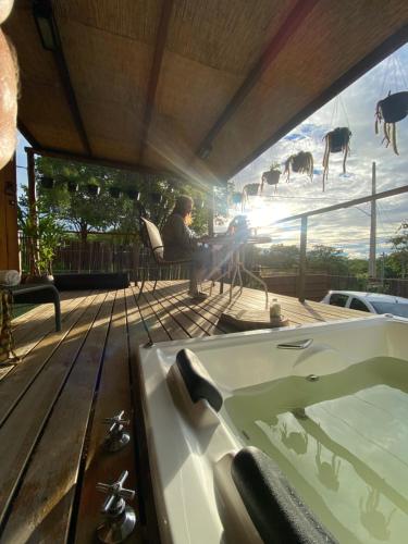 Chalé Makar - Hidromassagem aquecida e vista para as montanhas (Chale Makar - Hidromassagem aquecida e vista para as montanhas) in 桑塔納杜裡亞舒