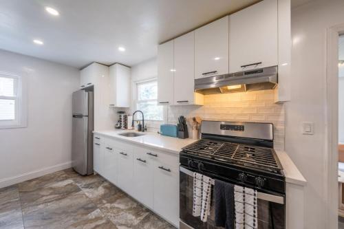 Updated 1BR Apartment with Easy Access to New York – khách sạn tại Bắc Ironbound