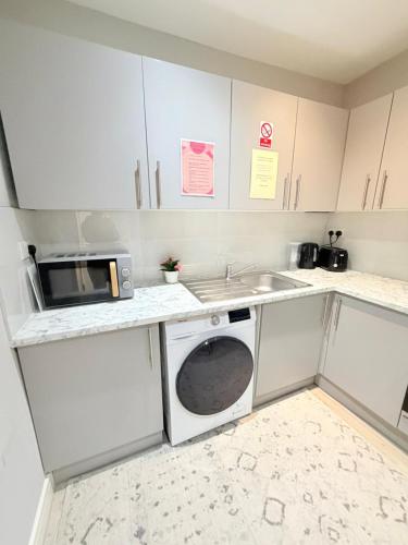 Holloway Home Suites - image 10