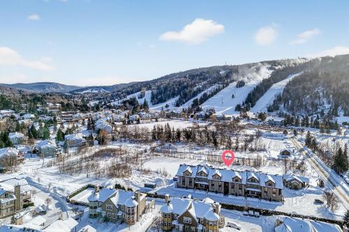 Prestigious condo at the foot of the St-Sauveur slopes in 聖索沃爾