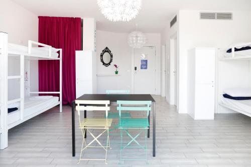Meet Gardalake Hostel Room Type - Room (8 Adults)