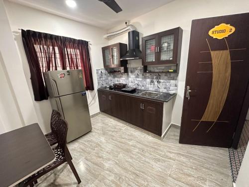 Rayzen Stays & Backpackers Hostel in Poonamallee