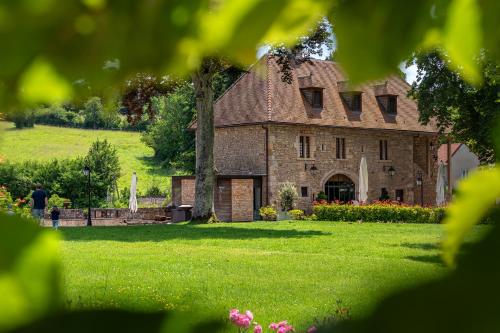 Château de Couches dit de Marguerite de Bourgogne (Chateau de Couches dit de Marguerite de Bourgogne) in Couches