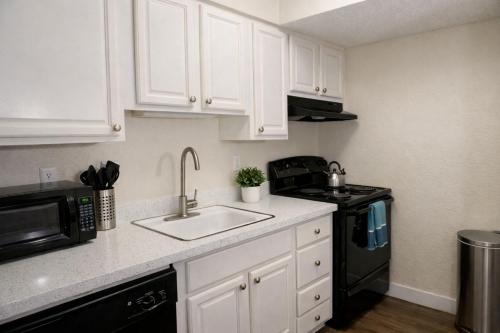 Lovely 2-bdrm Loft • Perfect Location • Downtown - image 2