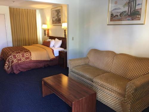 Executive Suites Inn - image 6