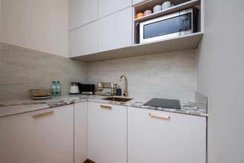 Luxury Apartment 76 by BookingHost - image 2