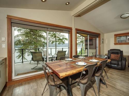 Going Coastal ABC - Oceanfront - Pet Friendly in Port Renfrew (BC)