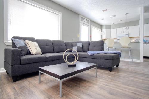 Explore Indy in Perfect Location - Cozy 1BR near Indiana Farmers Coliseum