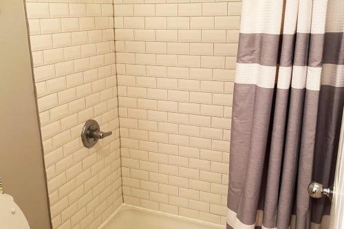 3BR Downtown with Private Garage-Walk to Mass Ave-Family Friendly - image 4