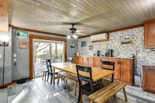 600-Sq-Ft Deck! Hutchinson Retreat on 5 Acres in 克軒臣 (MN)