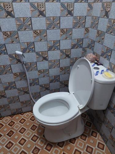 Bathroom, Omah moja cijawura in Sekejati