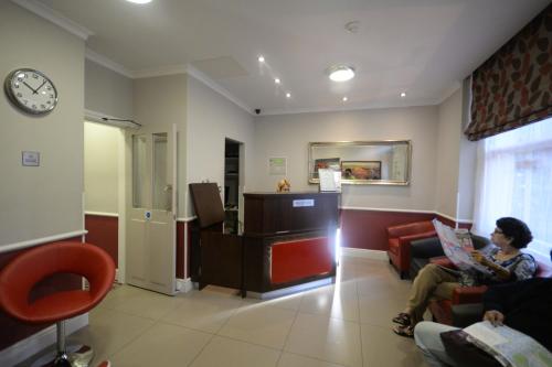 Royal Cambridge Hotel - image 2