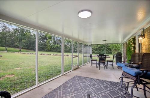 Erkély/terasz, Rose Porch, Historic home on acre lot 25 min from Nashville in Millersville (TN)