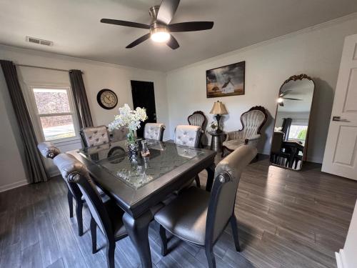 Létesítmények, Rose Porch, Historic home on acre lot 25 min from Nashville in Millersville (TN)