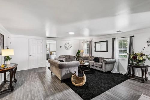 Rose Porch, Historic home on acre lot 25 min from Nashville in Millersville (TN)