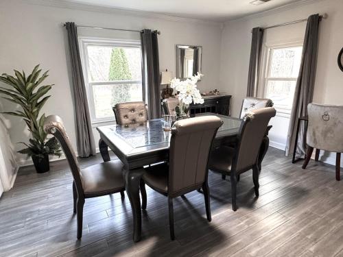 Rose Porch, Historic home on acre lot 25 min from Nashville in Millersville (TN)