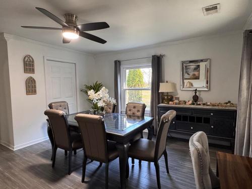 Rose Porch, Historic home on acre lot 25 min from Nashville in Millersville (TN)