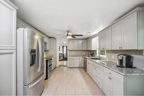 Rose Porch, Historic home on acre lot 25 min from Nashville in Millersville (TN)