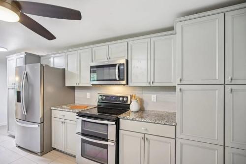 Rose Porch, Historic home on acre lot 25 min from Nashville in Millersville (TN)