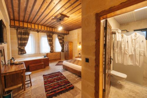 room detail thumbnail 2