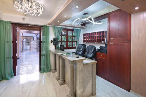 Vestabils, Hotel Tommy in Budva