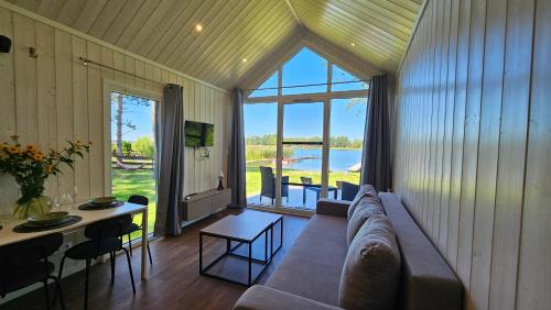 Mazury Resort-nowoczesna stodoła 10 m od jeziora (Mazury Resort-nowoczesna stodola 10 m od jeziora) in Elk