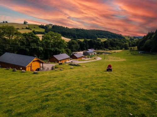 Skats, Cherry Cabin - Little Log Cabin in Wales in Bettws Cedewain