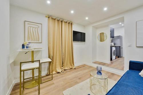 Welcome to Azure Escape in Ferrieres-en-Brie