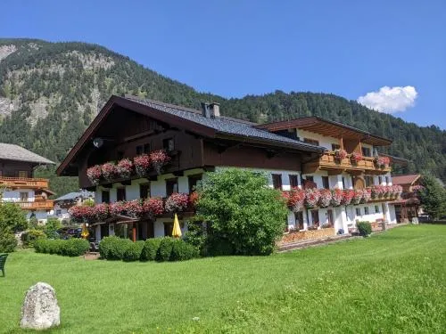 Apartments & Zimmer Urschnerhof in Pertisau, Österreich