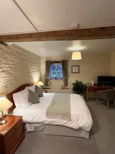 The Bateman Arms AKA The Coach house Inn in Erdislanda
