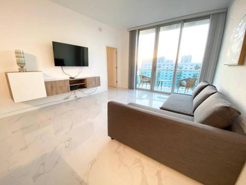 Zen Vacation Rentals Modern Penthouse Across Ocean in Miami Beach, USA