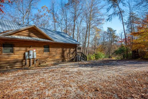 The Treehouse at the Rustic Retreat - image 9