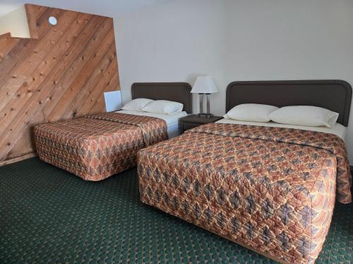 Timber Inn Motel - image 11