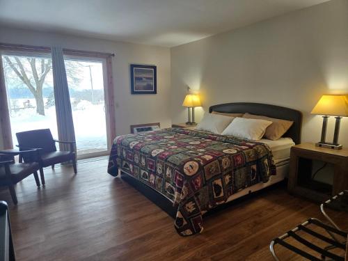 Timber Inn Motel - image 7