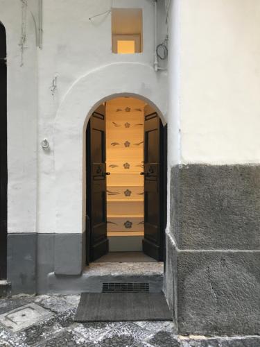 Palazzo Venusio, Neapel (Foto 9)