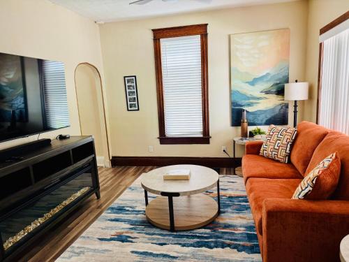 Almost Heaven At The River in 白廳