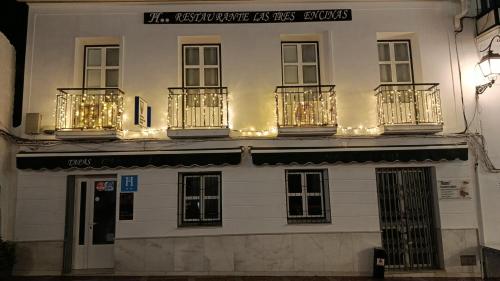 . Hostal 2 estrellas -Restaurante Las Tres Encinas EN EL CENTRO DEL PUEBLO