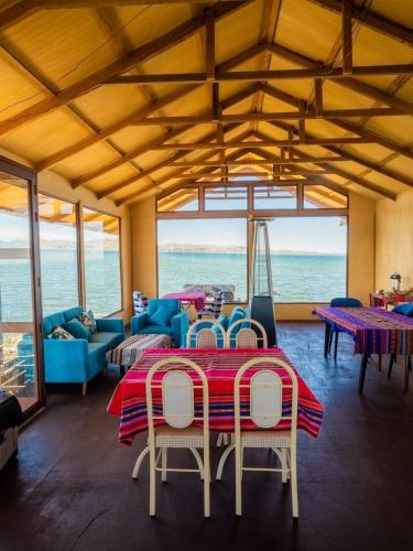 Restaurant, Uros Titicaca Lodge in Puno