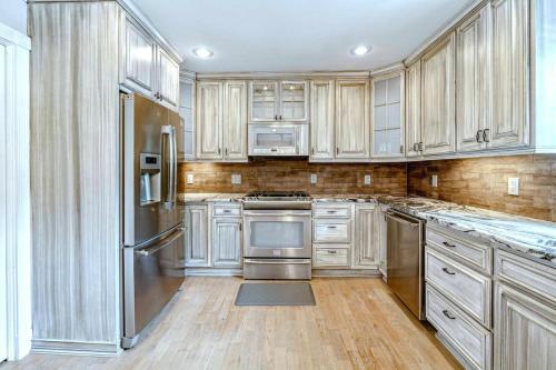Executive Condo in Buckhead in Lindridge-Martin Manor