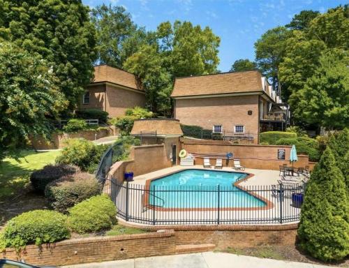 Executive Condo in Buckhead in Lindridge-Martin Manor